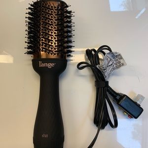 L’ange Le Volume hair brush/dryer.